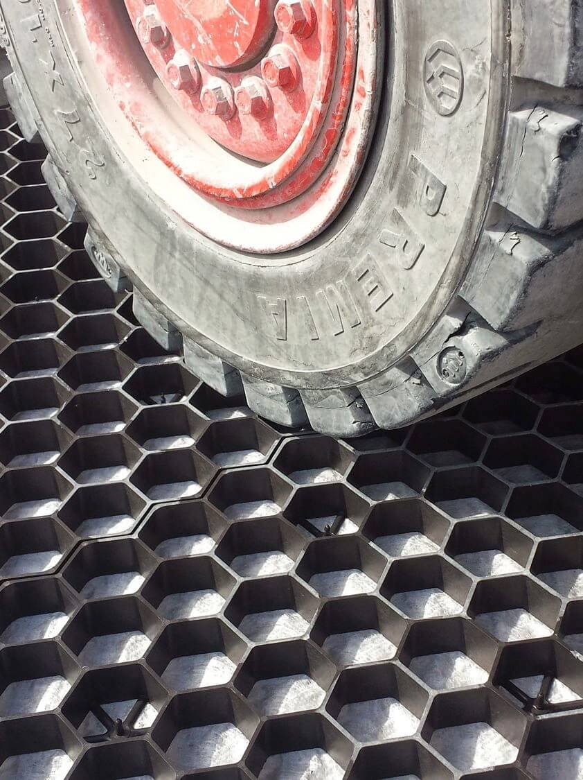 Kommunal parkering med Grusarmering Heavy Duty