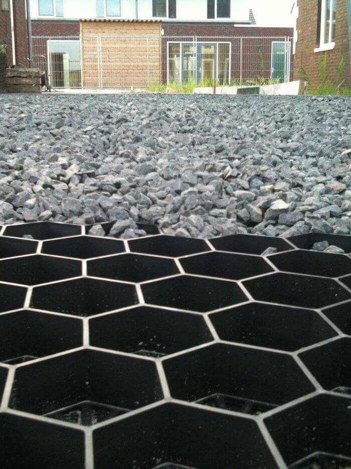 Gångväg med vit Markarmering Klick