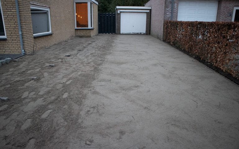 En uppfart som är redo för att anlägga grusarmering på